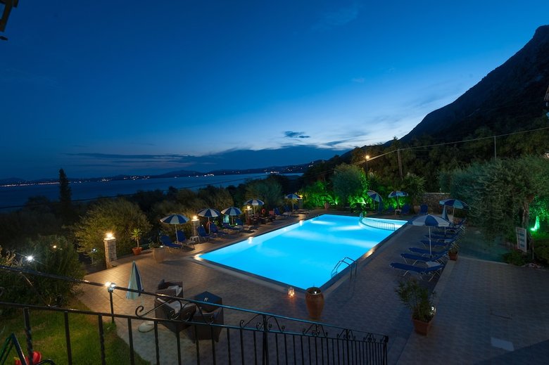 Aparthotel Crystal Blue Apartments