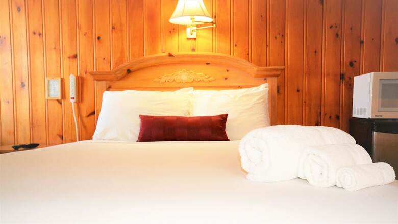 Motel Knights Inn Colonial Fireside Inn