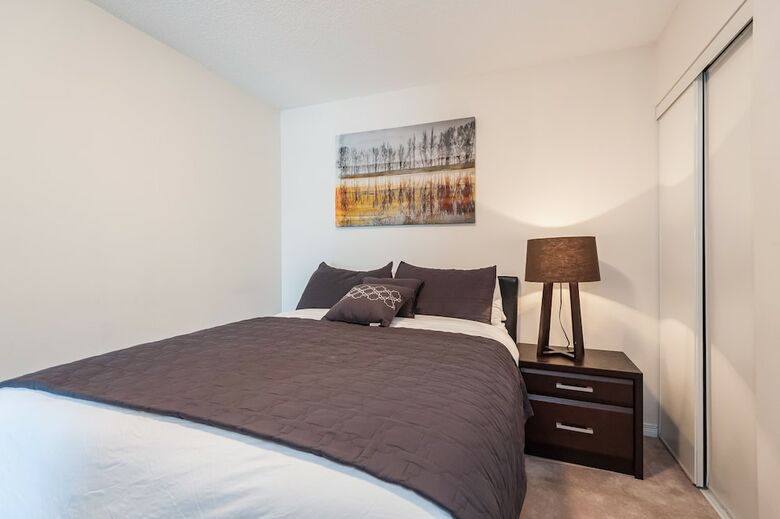Life Suites - Front And Spadina