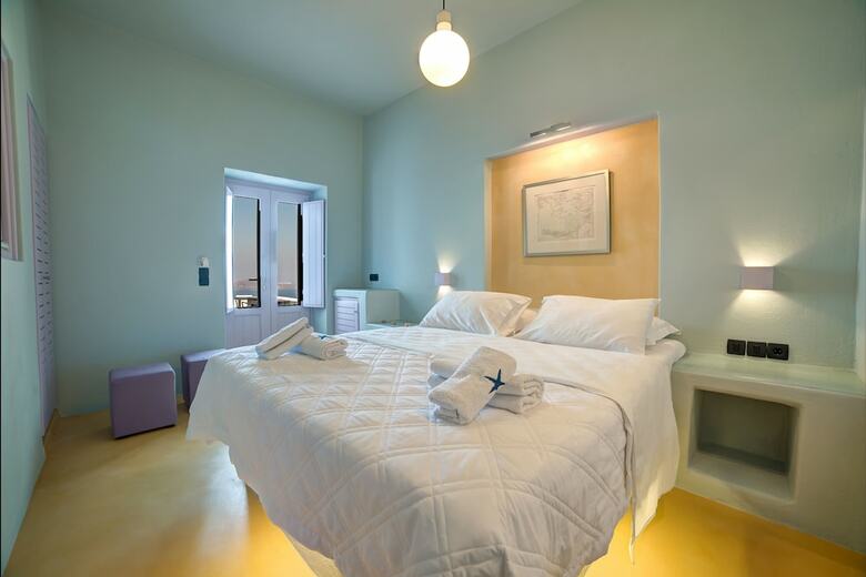 Hotel Caldera Edge Suites