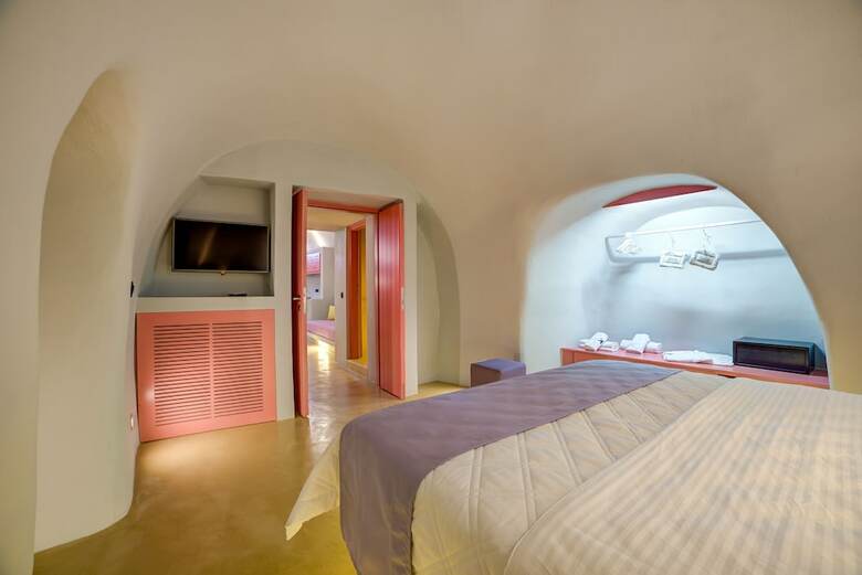 Hotel Caldera Edge Suites