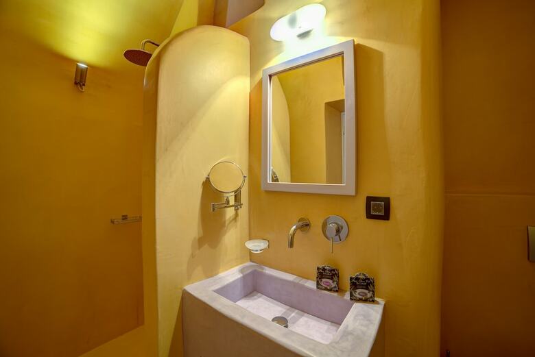 Hotel Caldera Edge Suites