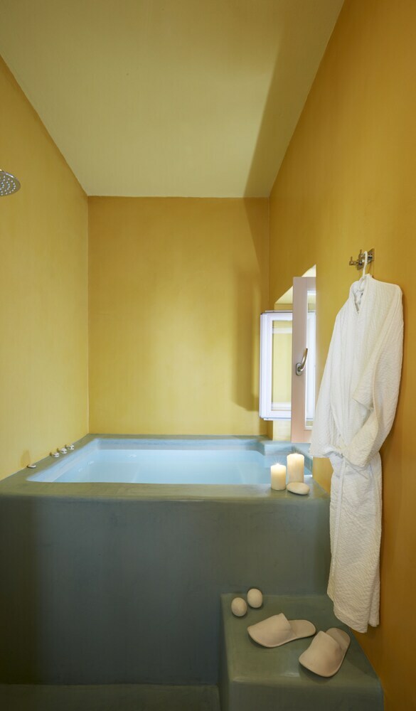Hotel Caldera Edge Suites