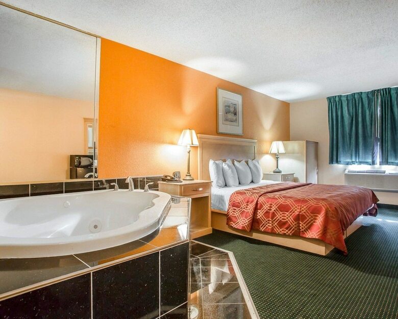 Hotel Rodeway Inn & Suites