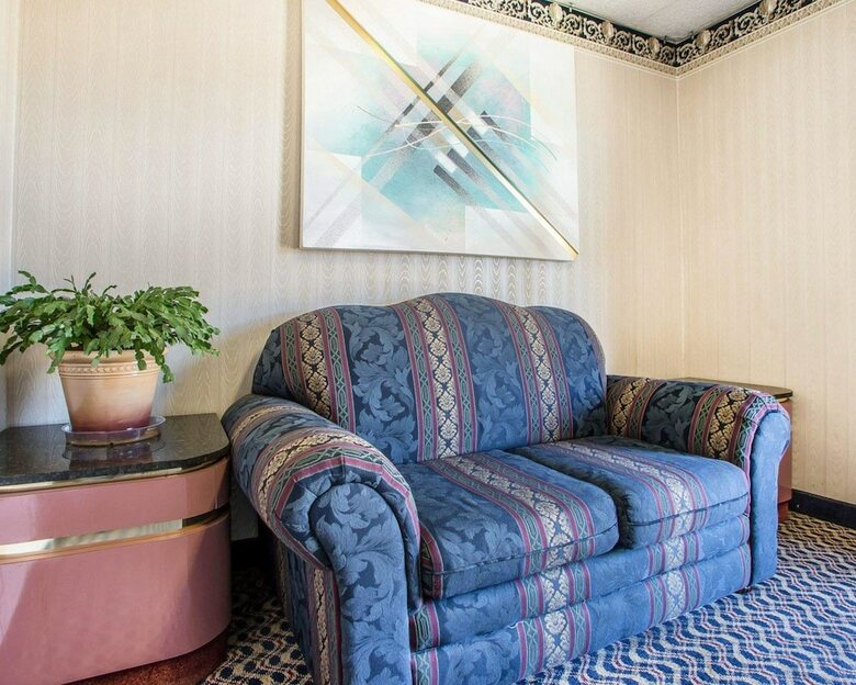 Hotel Rodeway Inn & Suites