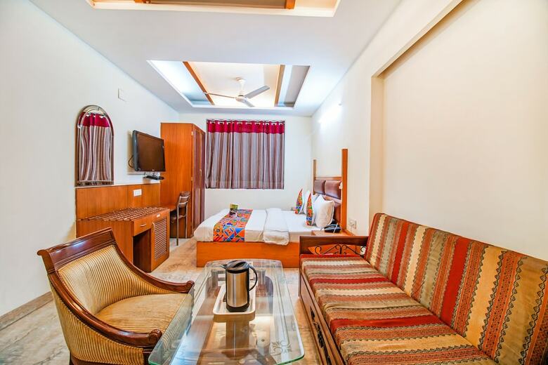 Fabhotel Ashu Palace