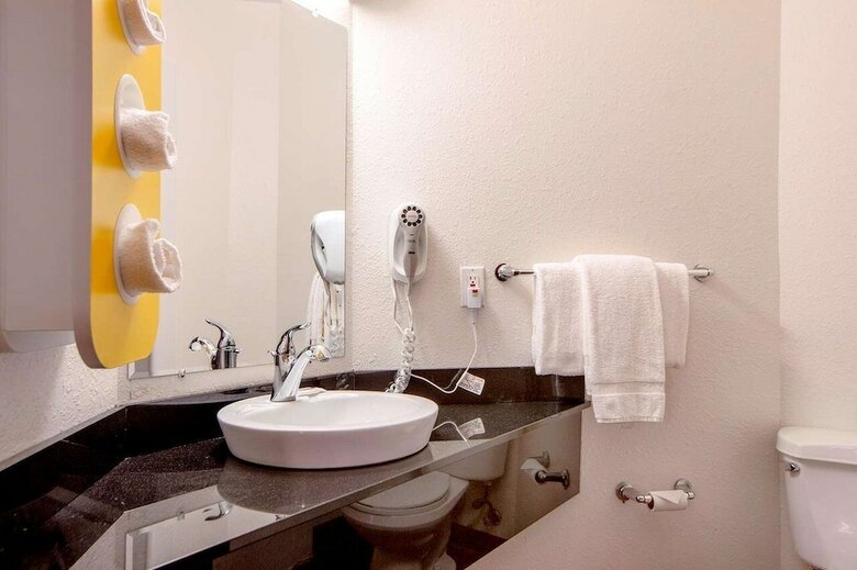 Motel Seasons Inn Traverse City