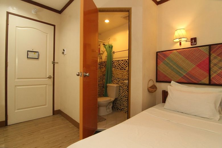 Hotel Bahay Ni Tuding Inn & Bistro