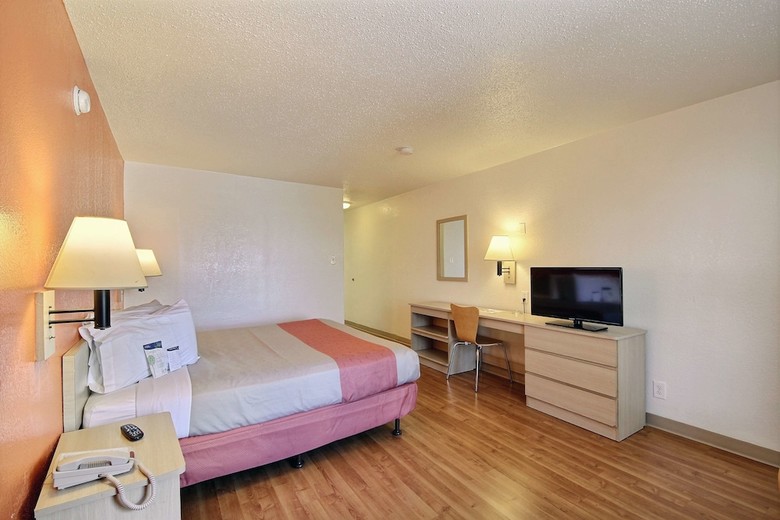 Motel 6 Laredo, Tx - North I-35