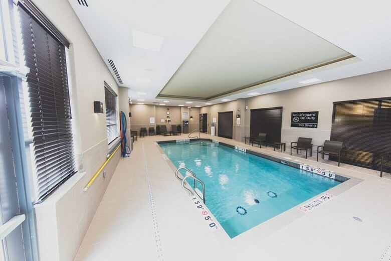 Hotel Hampton Inn & Suites By Hilton Bolton, On, Canada