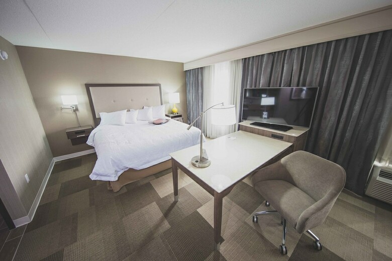 Hotel Hampton Inn & Suites By Hilton Bolton, On, Canada