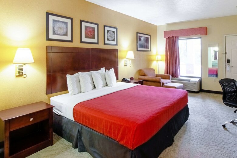 Hotel Rodeway Inn & Suites