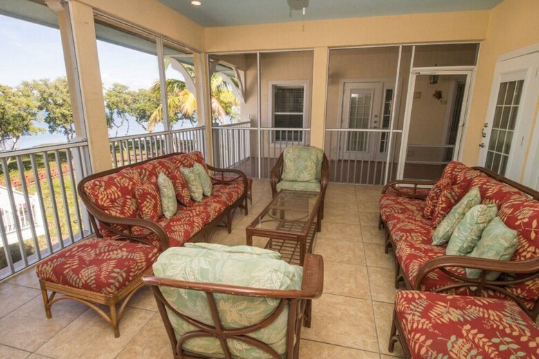 Tortuga Inn Beach Resort