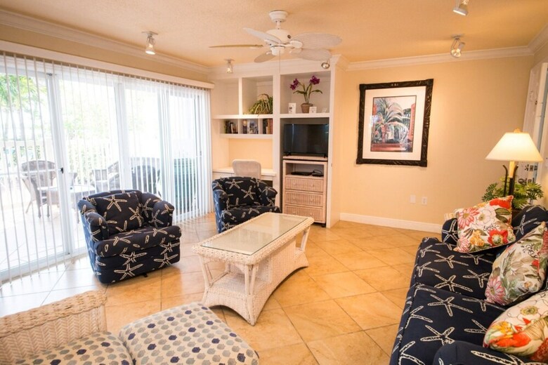 Tortuga Inn Beach Resort