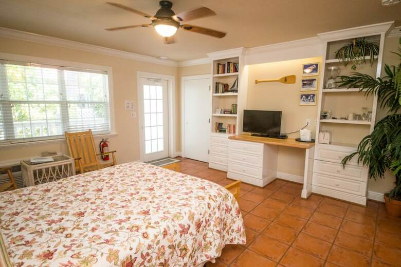 Tortuga Inn Beach Resort