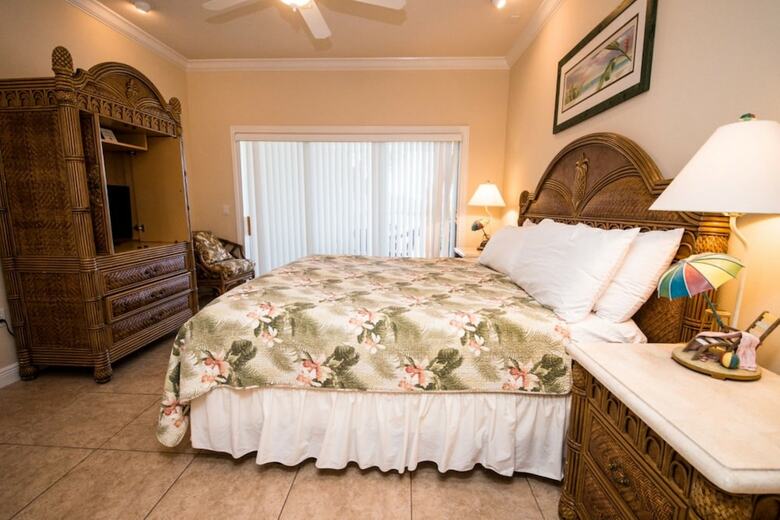 Tortuga Inn Beach Resort
