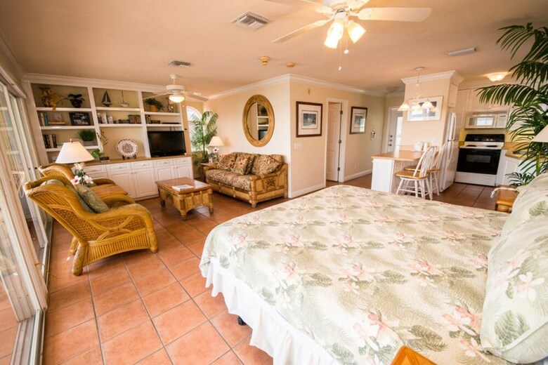 Tortuga Inn Beach Resort