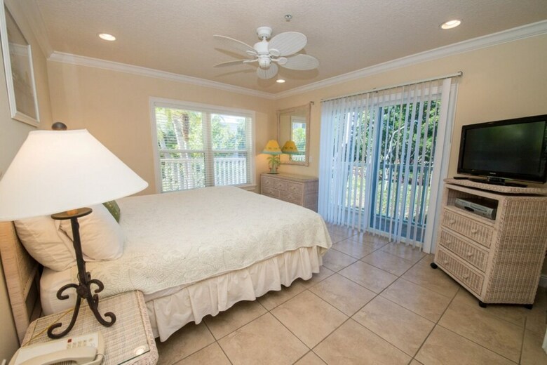 Tortuga Inn Beach Resort