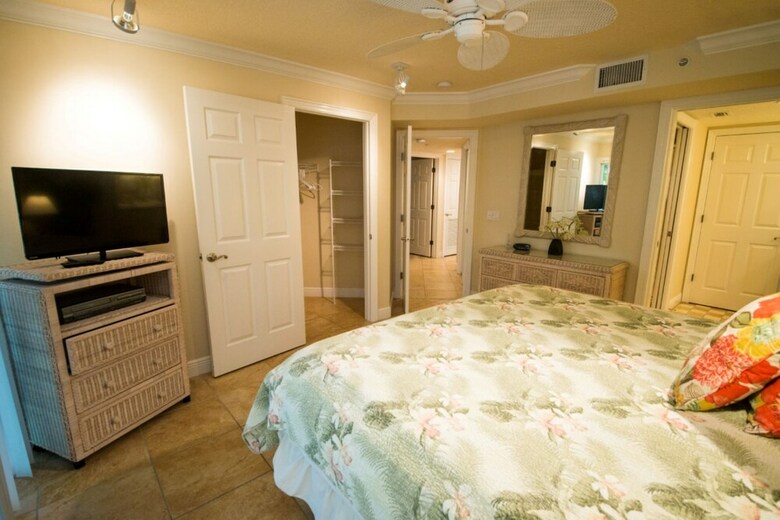 Tortuga Inn Beach Resort