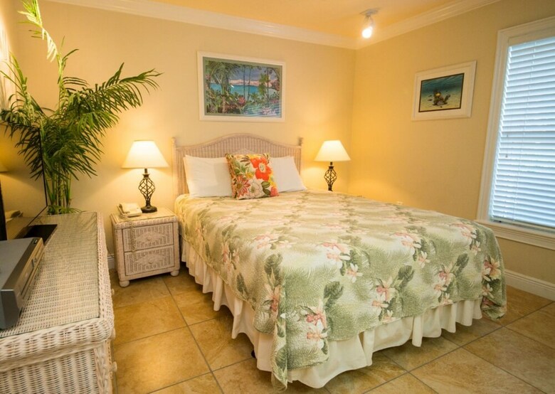 Tortuga Inn Beach Resort