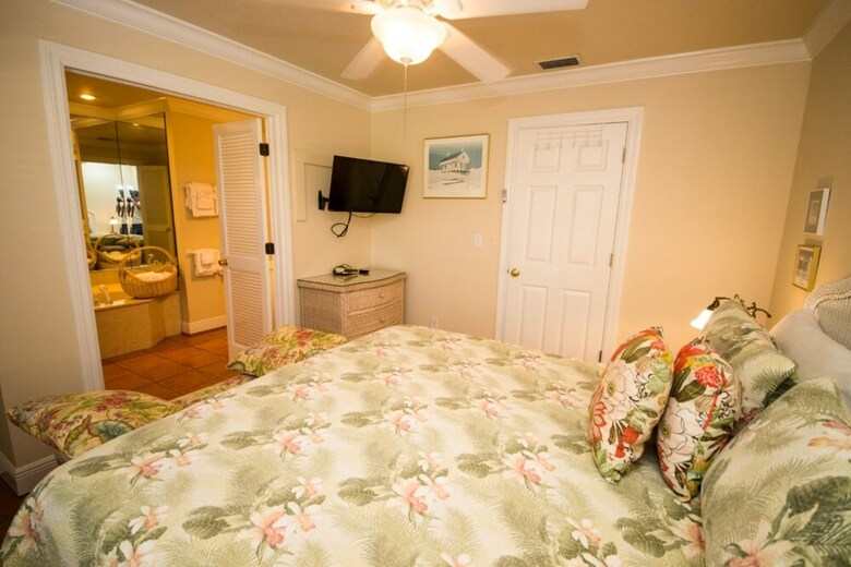 Tortuga Inn Beach Resort