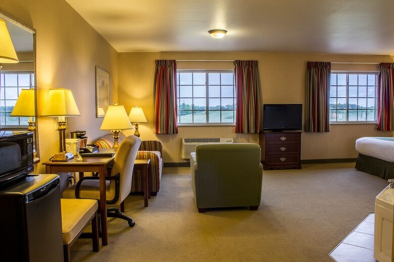 Boarders Inn & Suites By Cobblestone Hotels - Shawano