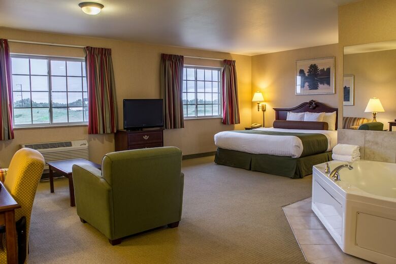 Boarders Inn & Suites By Cobblestone Hotels - Shawano