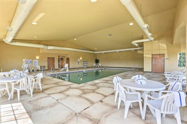 Boarders Inn & Suites By Cobblestone Hotels - Shawano