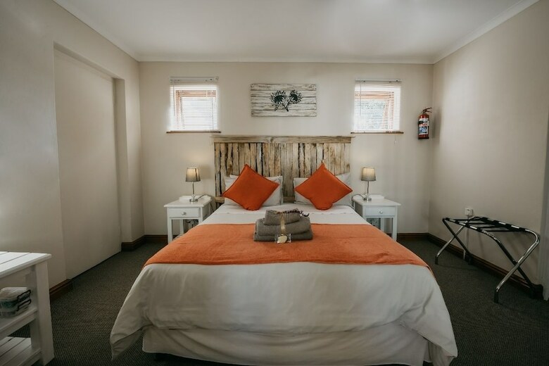 Hotel The Village Lodge