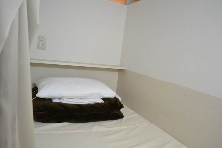 1 Night 1980 Hostel Tokyo