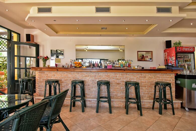 Aparthotel Aspri Petra