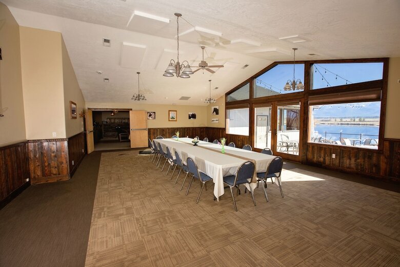 Hotel Ninepipes Lodge
