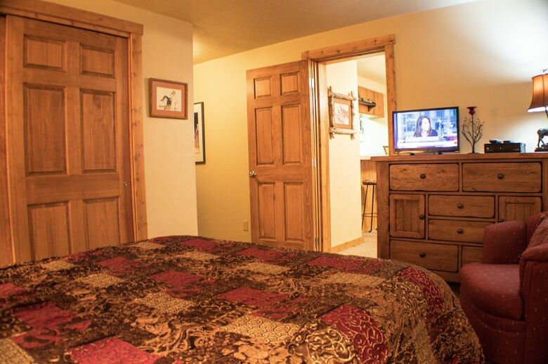 Chateaux Condominiums By Crested Butte Lodging