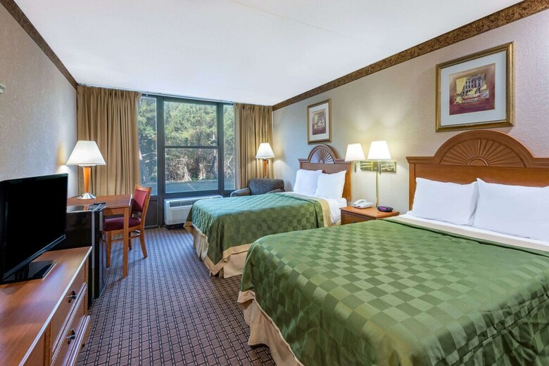 Hotel Ramada By Wyndham West Atlantic City
