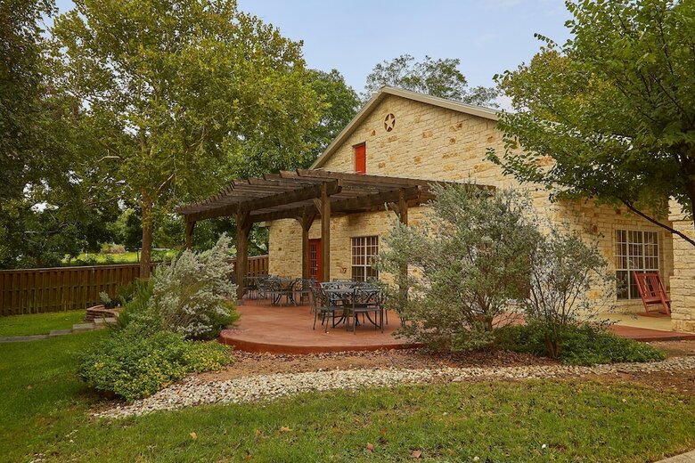 Hotel Fredericksburg Inn & Suites