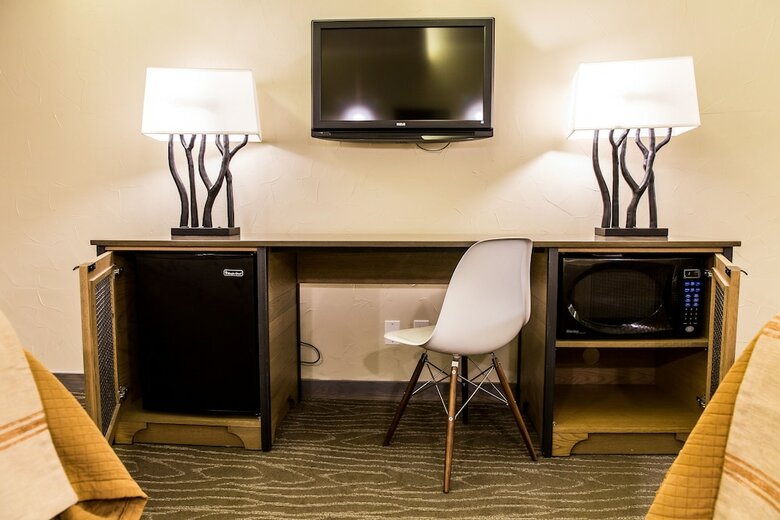 Hotel Fredericksburg Inn & Suites