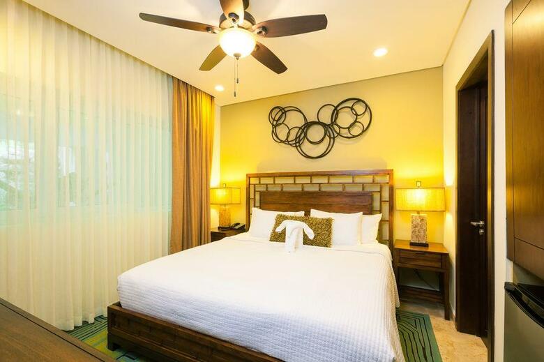 Hotel Grand Roatan Caribbean Resort