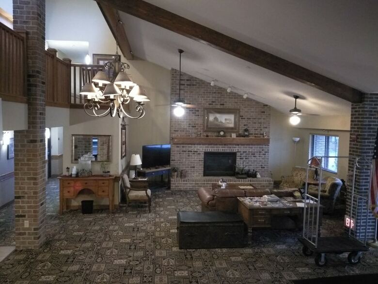 Madelia Hotel & Suites