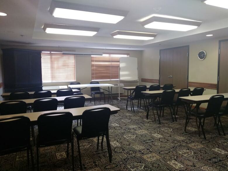 Madelia Hotel & Suites
