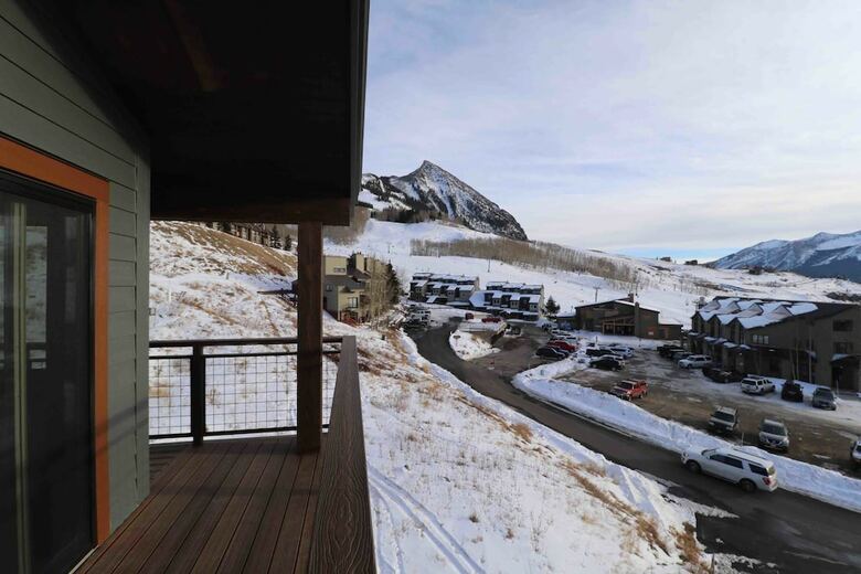 Crested Mountain North By Cb Lodging