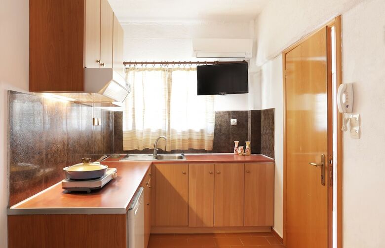 Monemvasia Green Apartments