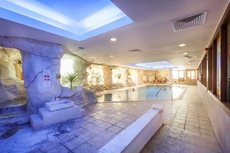 Crown Resorts Horizon Hotel