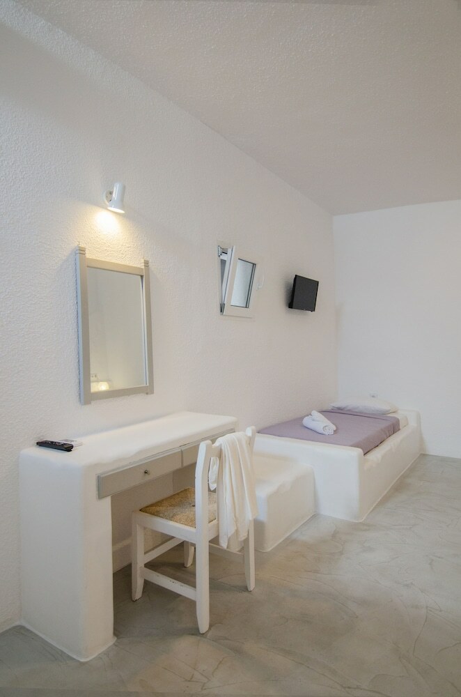 George & Irene Hotel