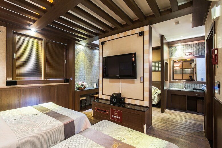 Hotel Aura