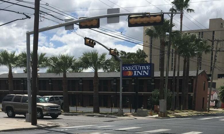 Hotel Laredo Executive Inn
