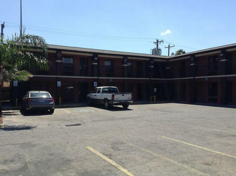 Hotel Laredo Executive Inn