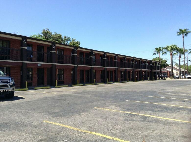 Hotel Laredo Executive Inn
