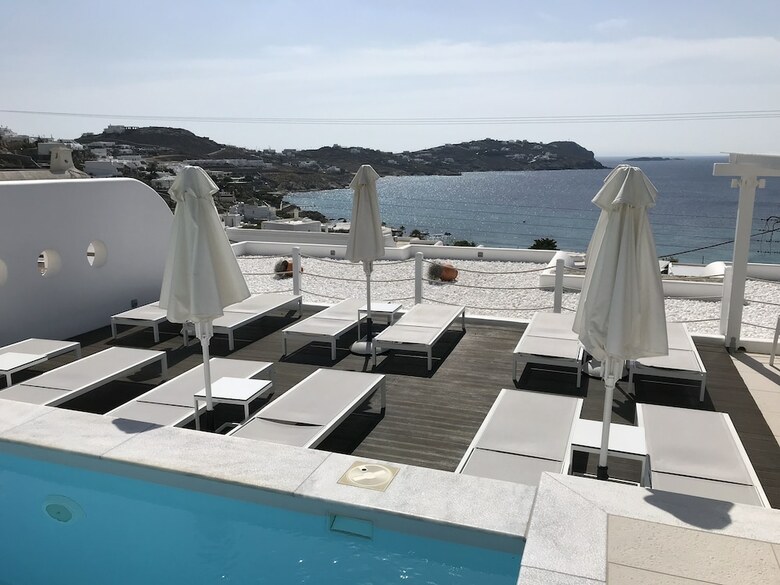 Aparthotel Lithos By Spyros & Flora
