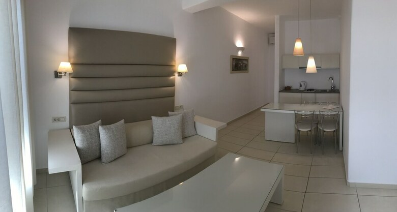 Aparthotel Lithos By Spyros & Flora