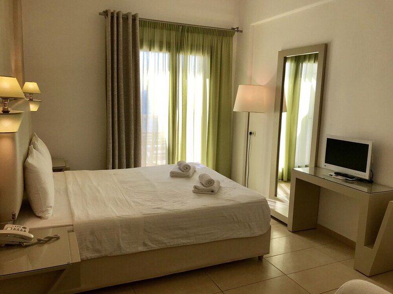 Aparthotel Lithos By Spyros & Flora